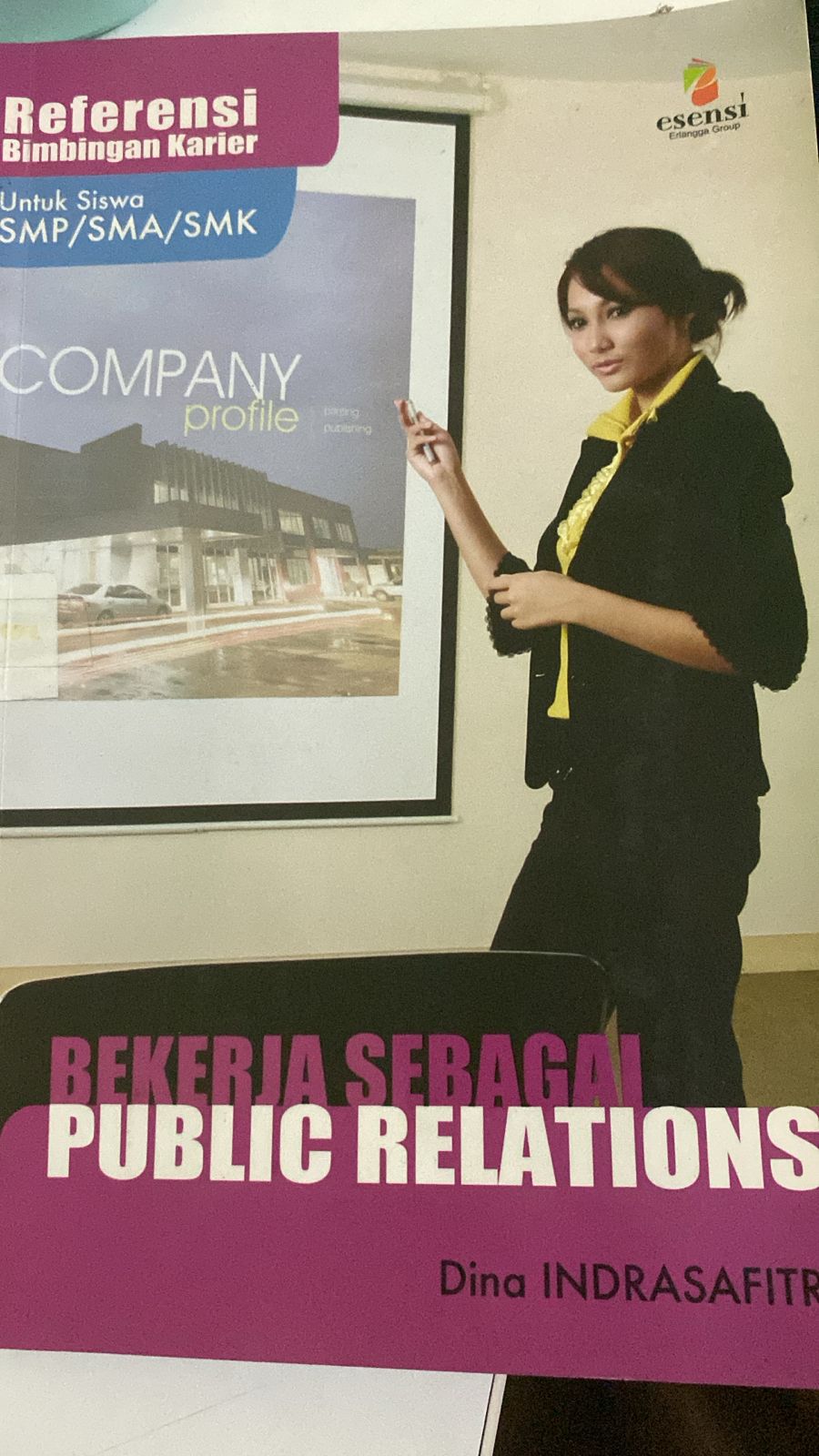 BEKERJA SEBAGAI PUBLIC RELATIONS