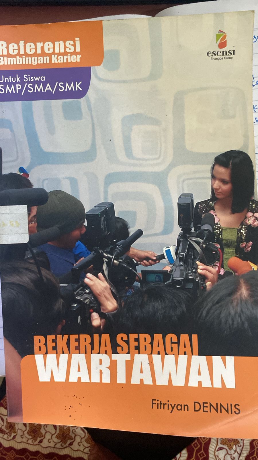BEKERJA SEBAGAI WARTAWAN